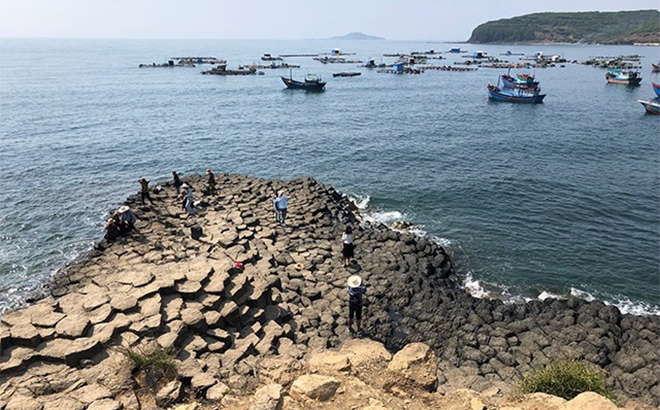 Để đảm bảo an toàn cho du khách, Phú Yên tạm dừng tham quan tại các di tích, danh lam thắng cảnh, trong đó có Gành đá đĩa.