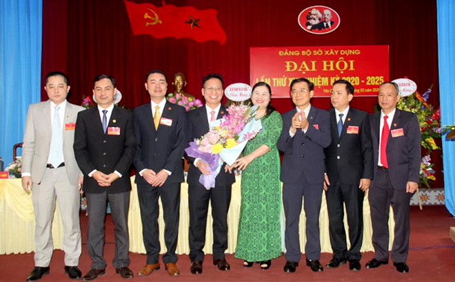 Ban Chấp hành Đảng bộ Sở Xây dựng tỉnh Yên Bái khóa XVI, nhiệm kỳ 2020 - 2025 ra mắt Đại hội.