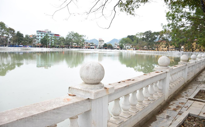 Một góc công trình cải tạo, nâng cấp bờ hồ thị trấn Yên Thế, huyện Lục Yên.
