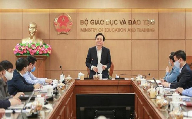 Bộ trưởng Phùng Xuân Nhạ phát biểu chỉ đạo tại cuộc họp Ban Chỉ đạo phòng, chống COVID-19 Bộ GDĐT chiều 23-3.