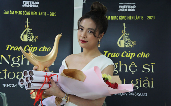 Ca sĩ Hoàng Thùy Linh nhận 4 giải.