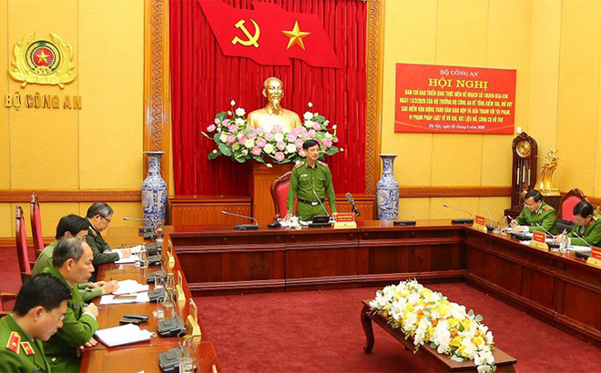 Thiếu tướng Nguyễn Duy Ngọc phát biểu buổi mở đợt cao điểm.
