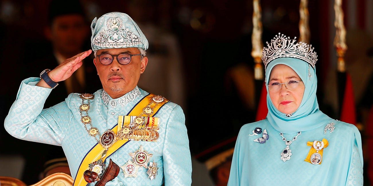 Quốc vương Malaysia và Hoàng hậu phải cách ly vì Covid-19.