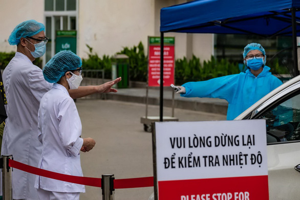 Sáng 28-3, Bệnh viện Bạch Mai bắt đầu ngưng tiếp nhận bệnh nhân đến khám thông thường, tái khám, ngưng cho phép thân nhân đến thăm bệnh nhân còn đang tiếp tục điều trị tại bệnh viện