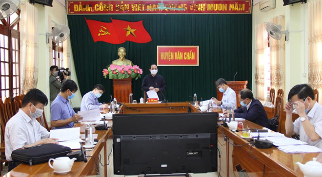 Đồng chí Phó Chủ tịch Thường trực UBND tỉnh Tạ Văn Long phát biểu kết luận buổi làm việc.