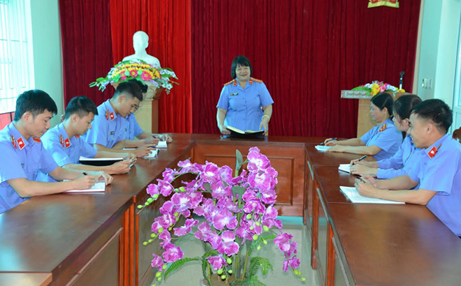 Viện Kiểm sát nhân dân huyện Trạm Tấu họp giao ban trao đổi chuyên môn.