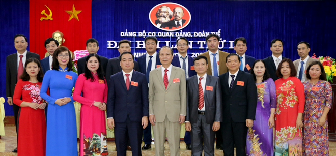 Đoàn đại biểu đi dự Đại hội đại biểu Đảng bộ huyện Yên Bình khóa XXIII, nhiệm kỳ 2020 - 2025 ra mắt Đại hội.