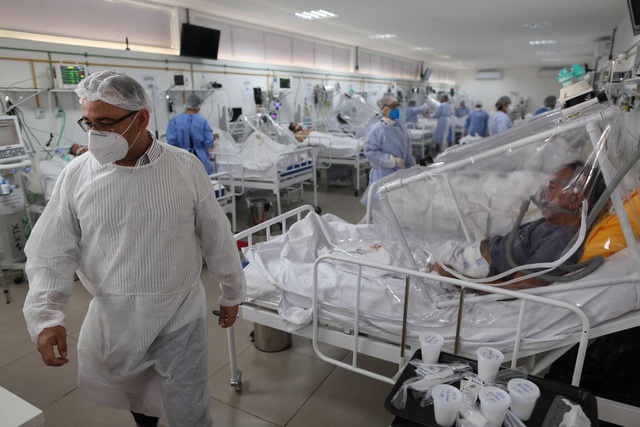 Bên trong khoa hồi sức cấp cứu cho bệnh nhân Covid-19 ở Manaus, Brazil.