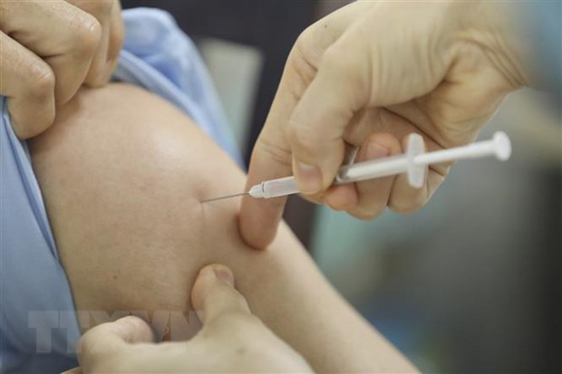 Tiêm vaccine phòng COVID-19 của AstraZeneca cho cán bộ, nhân viên Trung tâm cấp cứu 115 Hà Nội, quận Hoàn Kiếm.