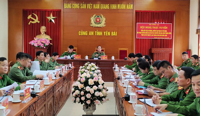 Các đại biểu tham dự Hội nghị tại điểm cầu Yên Bái