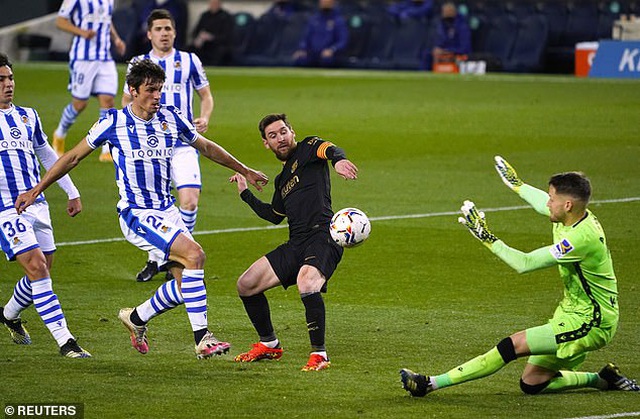 Lionel Messi tỏa sáng với cú đúp, giúp Barcelona thắng chung cuộc 6-1 Sociedad.