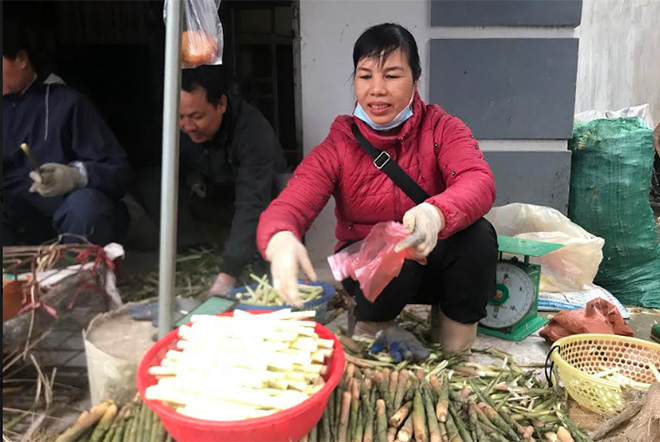 Măng sặt được bày bán tại chợ Yên Ninh, thành phố Yên Bái.