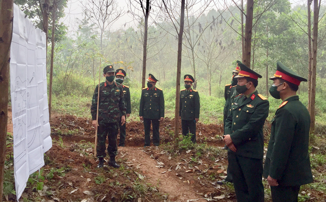 Đoàn công tác Quân khu 2 kiểm tra công tác tập luyện chuyển trạng thái sẵn sàng chiến đấu tại Ban Chỉ huy quân sự huyện Yên Bình