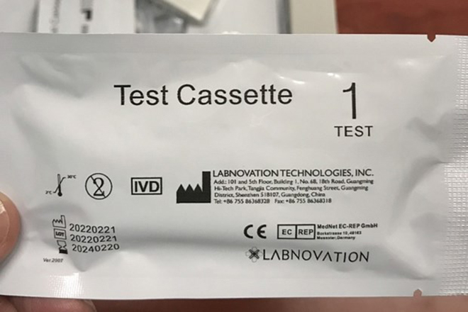 Kit test nhanh COVID vừa bị lực lượng Quản lý thị trường Hà Nội thu giữ trên địa bàn quận Hoàng Mai.