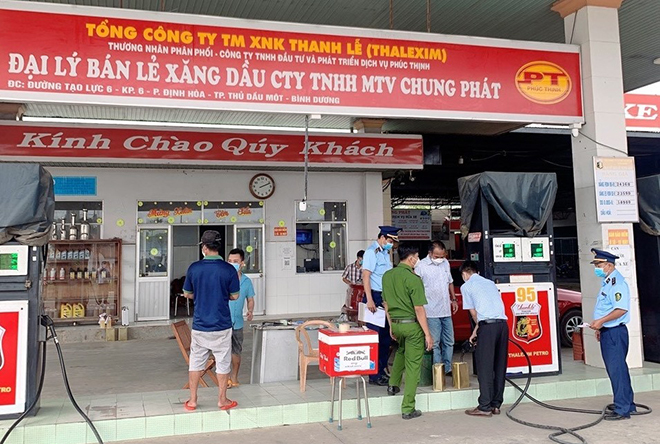 Cây xăng của Công ty TNHH Một thành viên Chung Phát bị xử phạt vì bán xăng không đúng tiêu chuẩn.