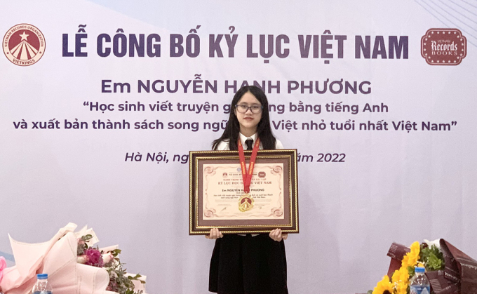 Hạnh Phương trong lễ công bố kỷ lục Việt Nam hôm 3/3. Ảnh: Gia đình cung cấp.