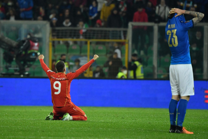 Trajkovski ăn mừng trong nỗi đau tột độ của Italy.