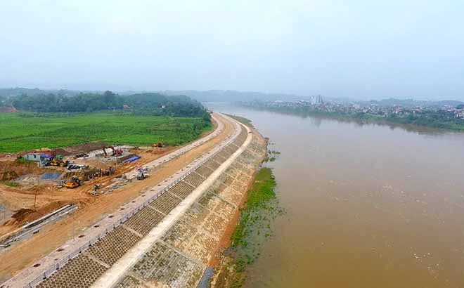 Dự án Đê chống ngập sông Hồng thuộc xã Giới Phiên nhằm khắc phục tình trạng sạt lở bờ sông, nâng cao năng lực thích ứng với biến đổi khí hậu.