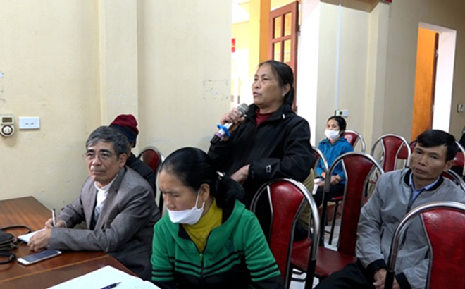 Người dân xã Văn Phú, thành phố Yên Bái tham gia ý kiến về việc hợp pháp hóa và chuyển mục đích sử dụng đất.