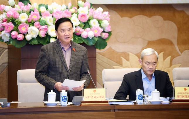 Phó Chủ tịch Quốc hội Nguyễn Khắc Định phát biểu khai mạc buổi làm việc.