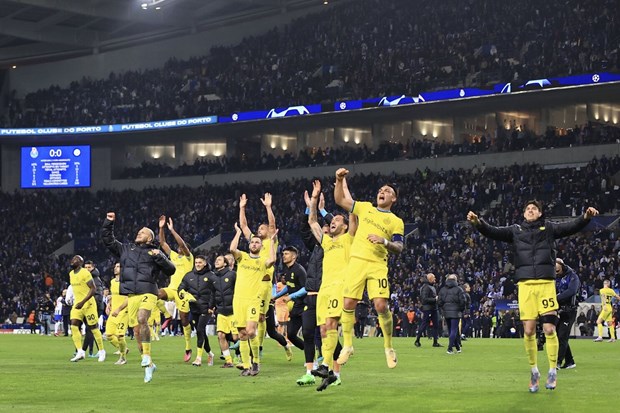 Inter Milan giành vé vào tứ kết Champions League.