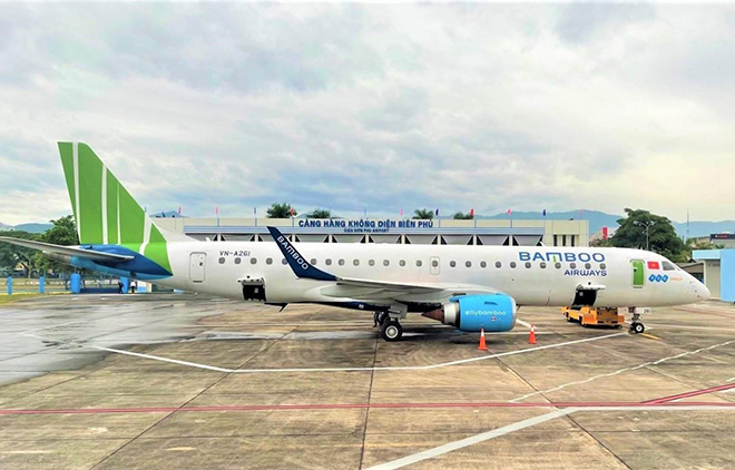 Máy bay phản lực Embraer của hãng hàng không Bamboo Airways tại sân bay Điện Biên.