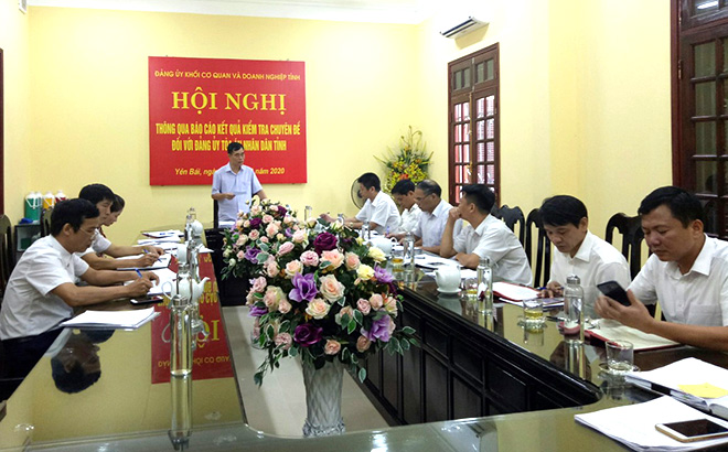 Đồng chí Đỗ Quang Minh - Bí thư Đảng ủy Khối phát biểu tại cuộc kiểm tra chuyên đề học và làm theo Bác ở Đảng bộ Tòa án nhân dân tỉnh.