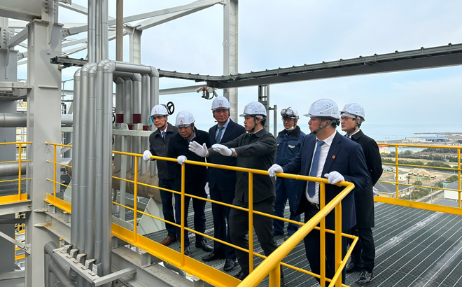 Đoàn công tác tham quan Nhà máy máy điện sinh khối Buzen.