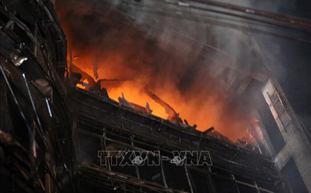 Hiện trường vụ hỏa hoạn thiêu rụi tòa nhà cao tầng ở thủ đô Dhaka, Bangladesh ngày 29/2/2024.