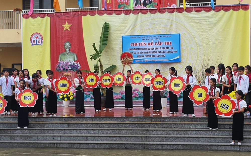 Học sinh Trường THCS Hạnh Sơn tham gia hoạt động chuyên đề “Xây dựng trường học du lịch gắn với việc bảo tồn, phát huy giá trị văn hóa địa phương và nâng cao hiệu quả mô hình trường học hạnh phúc”.