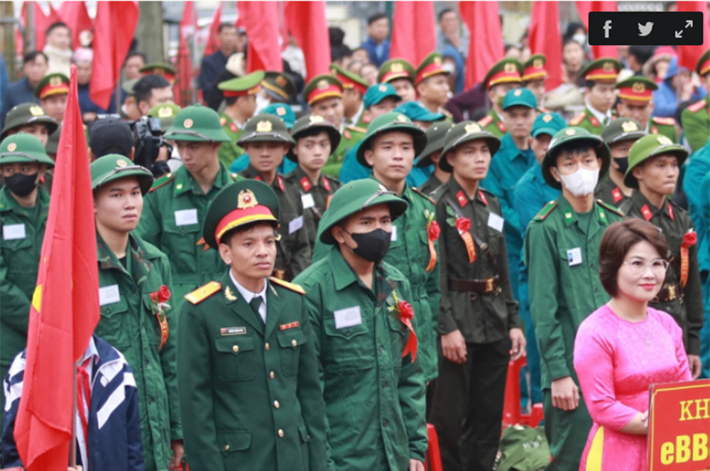 Thanh niên Hà Tĩnh tại buổi giao nhận quân ngày 26/2.