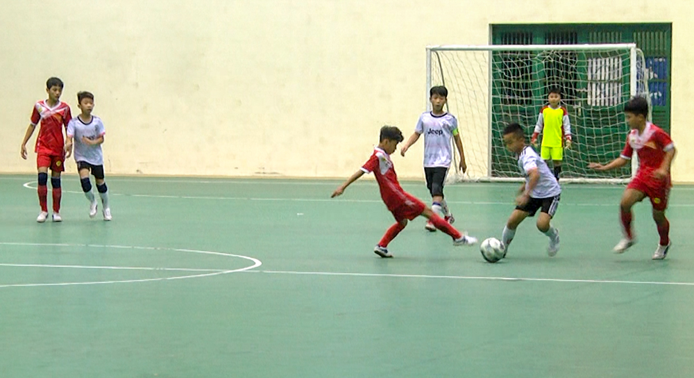 Các cầu thủ nhí tham gia Giải Bóng đá Nhi đồng Cúp Phát thanh - Truyền hình tỉnh lần thứ XIX, năm 2023.