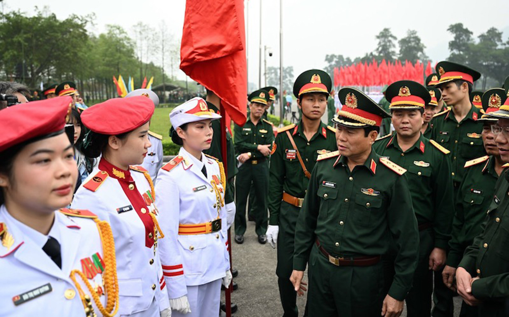 Thứ trưởng Nguyễn Tân Cương động viên các lực lượng tham gia tập luyện.