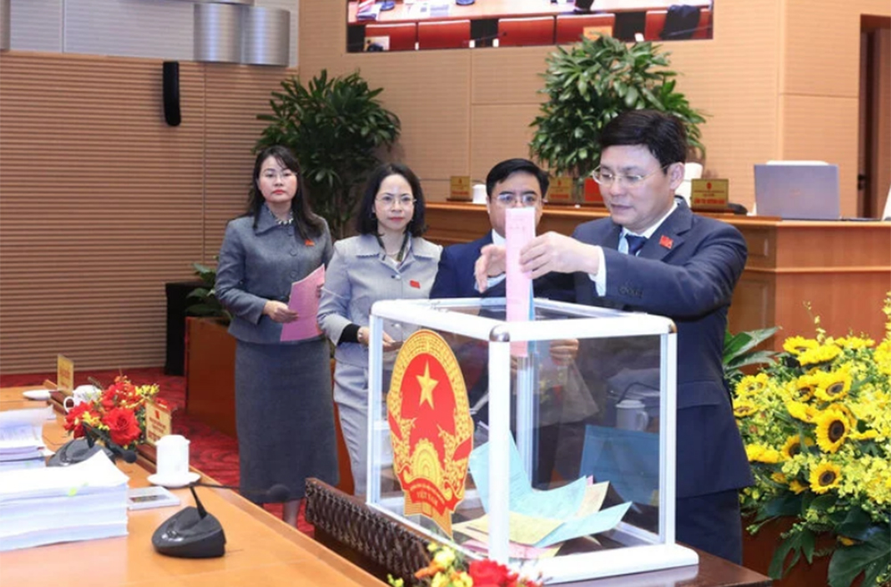 Các đại biểu HĐND TP Hà Nội bỏ phiếu tín nhiệm hồi tháng 12/2023.