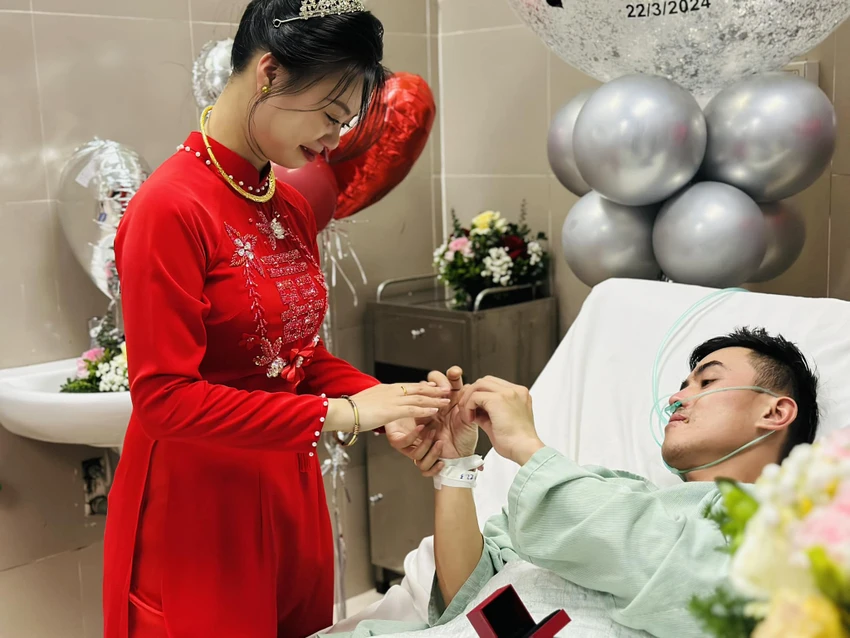 Bệnh viện Đa khoa tỉnh Lạng Sơn tổ chức lễ cưới cho anh T.H và chị N.A. Ảnh: BSCC.