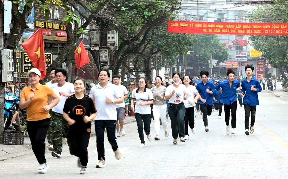 Trên 2.000 cán bộ, công nhân viên chức, người lao động, đoàn viên, thanh niên, học sinh huyện Văn Yên hưởng ứng Ngày chạy Olympic vì sức khỏe toàn dân