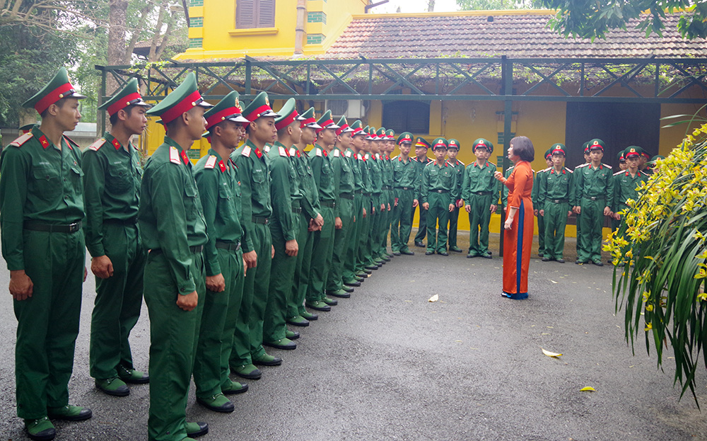 Các chiến sĩ mới nhập ngũ năm 2024 thuộc Trung đoàn 121, Bộ Chỉ huy Quân sự tỉnh Yên Bái tham gia hành trình về nguồn.