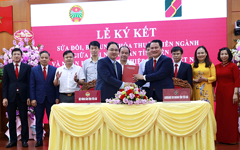 Ký kết sửa đổi thỏa thuận liên ngành giữa Hội Nông dân tỉnh và Agribank Chi nhánh tỉnh Yên Bái.