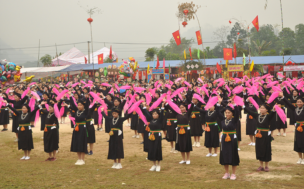 Múa Dậm Thuông ở lễ hội Xo May.