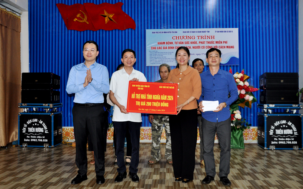 Ban Tuyên giáo Tỉnh ủy phối hợp các đơn vị tài trợ trao tặng kinh phí xây dựng Nhà tình nghĩa cho các hộ gia đình khó khăn tại xã Bảo Ái, huyện Yên Bình.