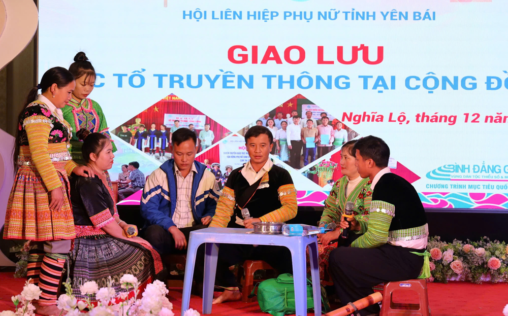 Hội LHPN tỉnh tổ chức giao lưu các tổ truyền thông cộng đồng tại thị xã Nghĩa Lộ.