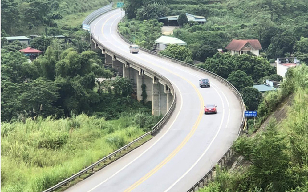 Đường cao tốc Nội Bài - Lào Cai đoạn Yên Bái - Lào Cai mới chỉ đạt quy mô 2 làn xe.