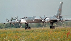 Một chiếc phi cơ ném bom chiến lược Tu-95 của Nga.