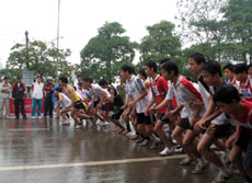 Các vận động viên nam chính xuất phát tại giải Việt dã Báo Yên Bái lần thứ V-2007.