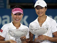 Yan Zi (phải) và Zheng Jie, hi vọng vàng của quần vợt Trung Quốc ở Olympic Bắc Kinh 2008.