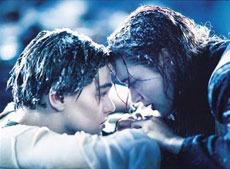 Leonardo DiCaprio và Kate Winslet  trong phim Titanic 
