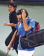 Khi nào Federer hết buồn bã rời sân?