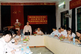 Đồng chí Hoàng Xuân Lộc - Bí thư Tỉnh ủy, Chủ tịch HĐND tỉnh phát biểu tại buổi làm việc với Đảng bộ phường Đồng Tâm.
