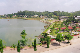 Hồ công viên Yên Hòa bên đại lộ Nguyễn Thái Học (TP Yên Bái).