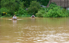 Mênh mông nước lũ.